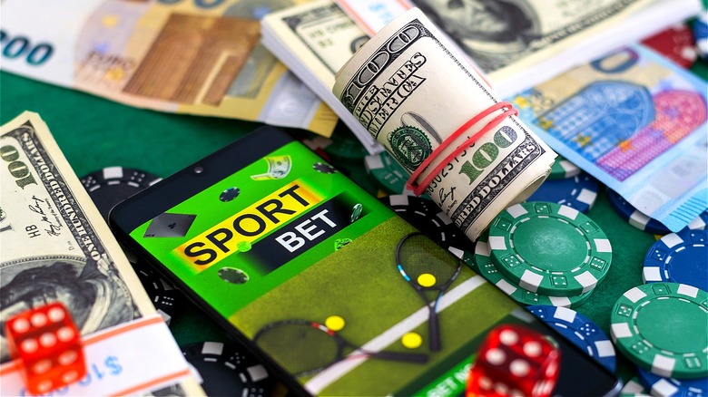 Bet your way to the top with poker, blackjack, baccarat, and roulette in our premier casino lobby. 21